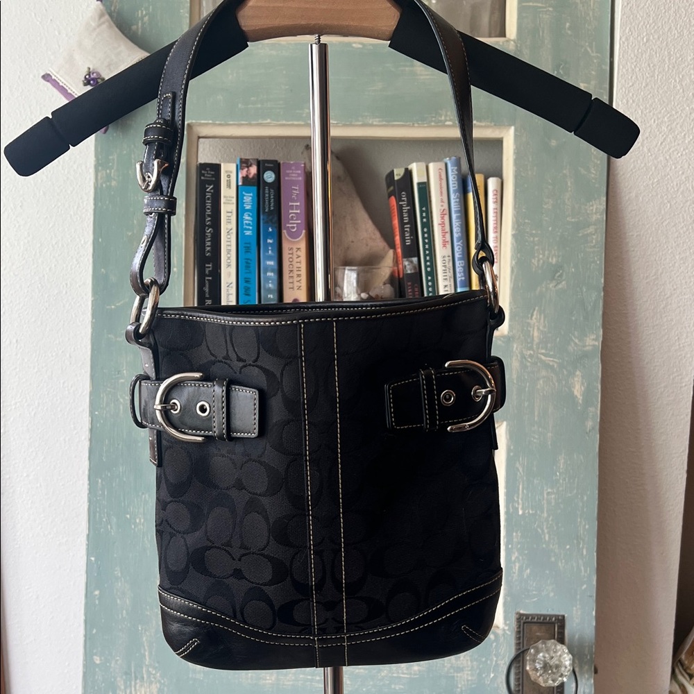 Vintage black classic COACH hand bag